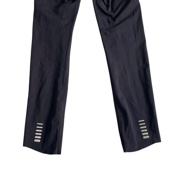 Under Armour Black Women’s Running Shorts w Built-in Leggings - Size Med - Picture 8 of 12